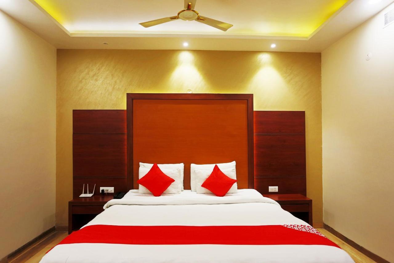 فندق Capital O Green Palms Near Jhilmil Metro Station نيودلهي المظهر الخارجي الصورة