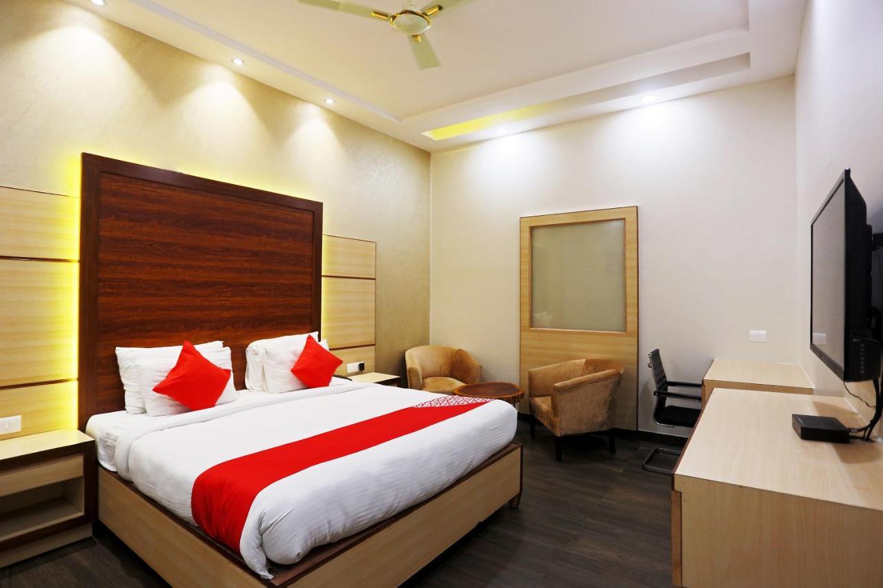 فندق Capital O Green Palms Near Jhilmil Metro Station نيودلهي المظهر الخارجي الصورة