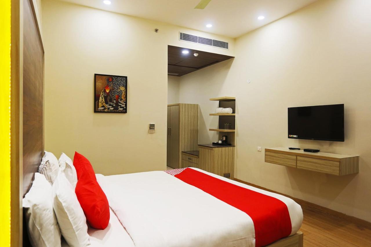 فندق Capital O Green Palms Near Jhilmil Metro Station نيودلهي المظهر الخارجي الصورة