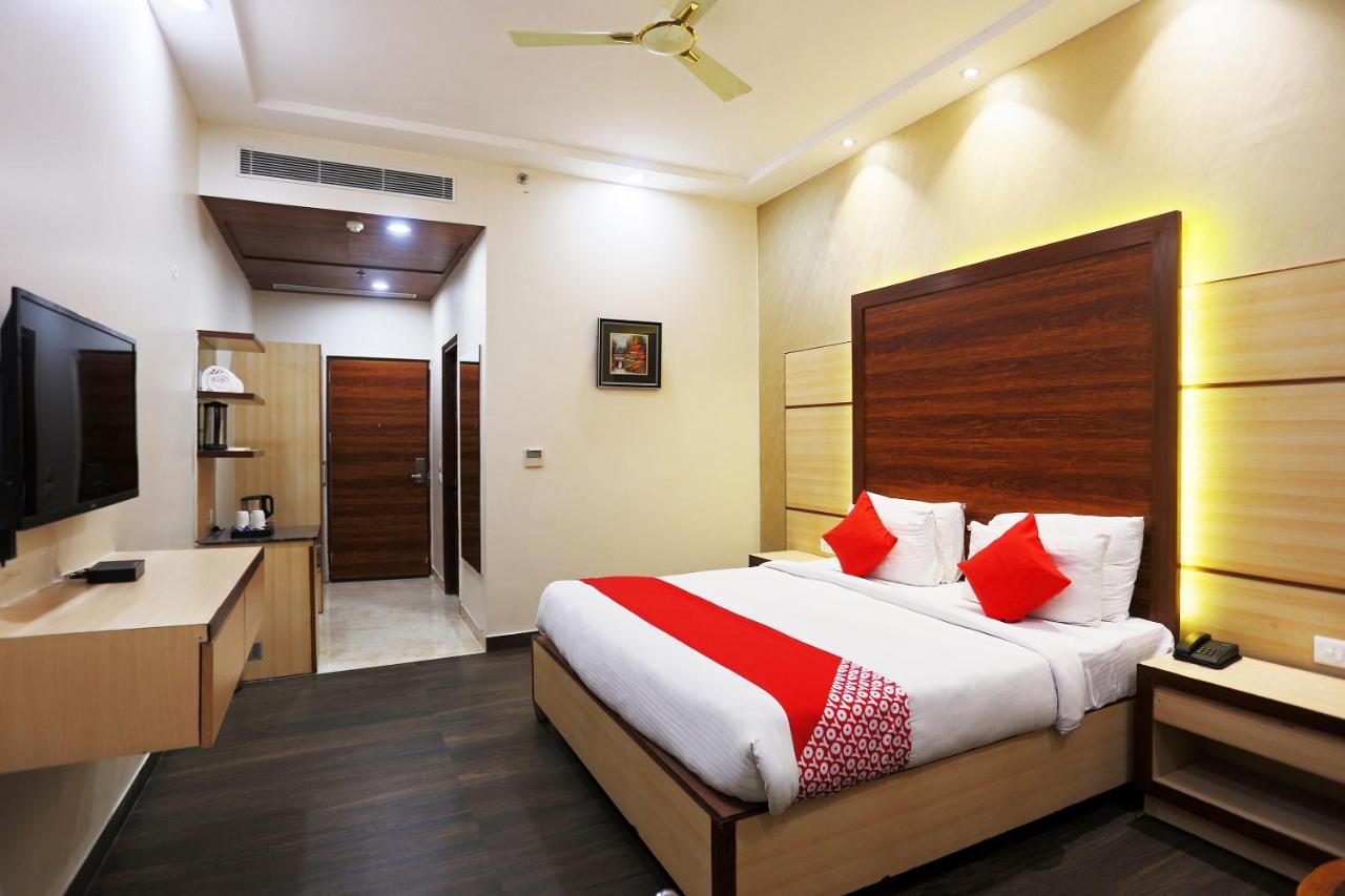 فندق Capital O Green Palms Near Jhilmil Metro Station نيودلهي المظهر الخارجي الصورة